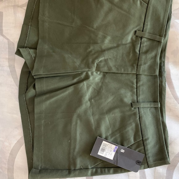 Size 8 Hunter Green Shorts - Picture 1 of 2